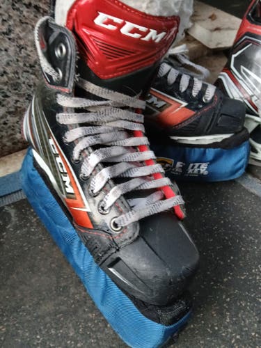 Black/White 2019 CCM JetSpeed FT460 Hockey Skates Regular Width 6.5 (Used)