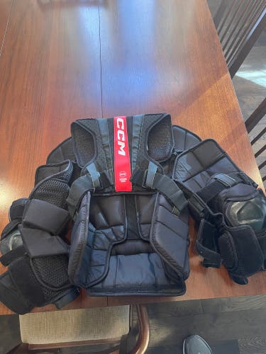 Large CCM EFlex 6.9 Goalie Chest Protector (Used)