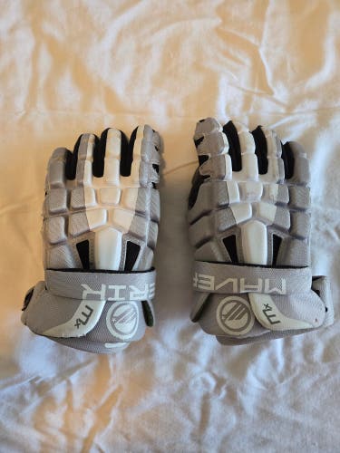 Medium Adult Maverik MX Shoulder Pads (Used)