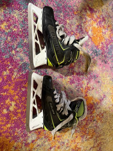 2021 Bauer GSX Hockey Goalie Skates Regular Width Size 2 (Used)