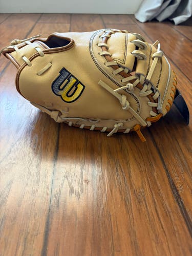 Wilson A2000 RH Catcher's Glove 33" (New)