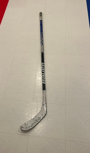 Senior Bauer Vapor Hyperlite Right Handed Hockey Stick P28 70 Flex Pro Stock (Used)