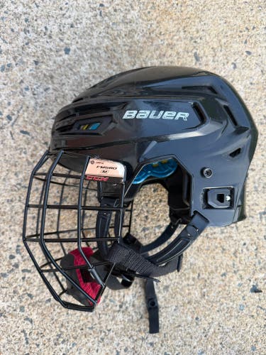 Medium Bauer Re-Akt 150 Helmet (Used)