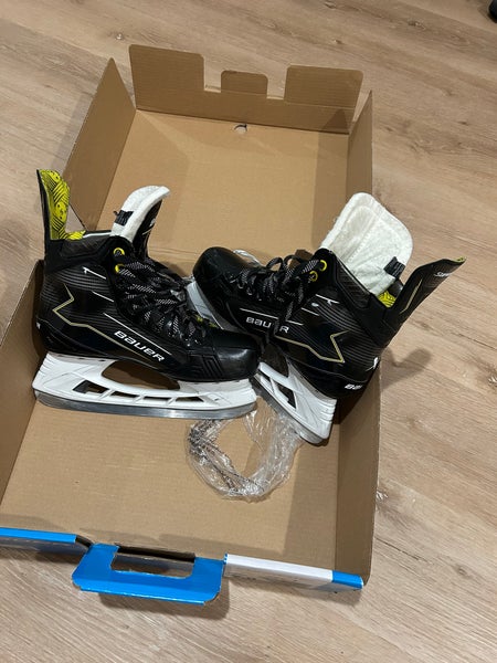 2024 Bauer Supreme M30 Hockey Skates Extra Wide Width 9 (Used)