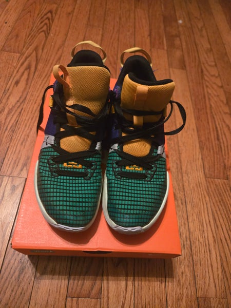 Nike Lebron Witness 7 Kid's 6.5Y (Big Kids / Youth) Nike Shoes (Used)