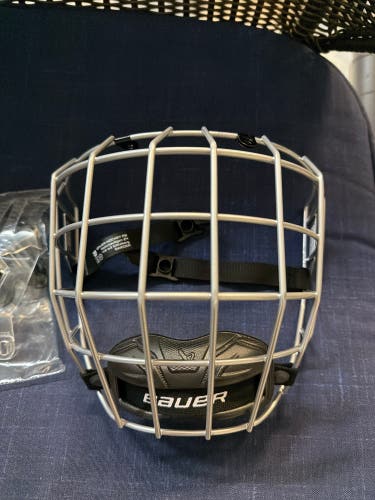 Medium Bauer Re-Akt Cage Full Cage (New)