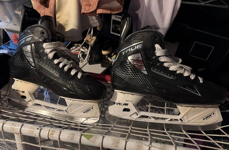 True Catalyst Lite Hockey Skates Wide Width 9 (Used)