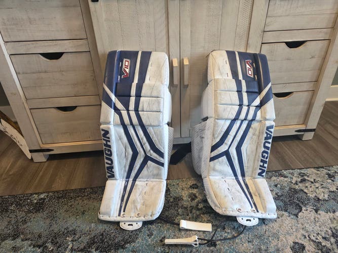 26" Vaughn V10 Goalie Leg Pads (Used)