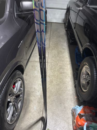 Senior Bauer Vapor Flylite Left Hand Hockey Stick P28 70 Flex (Used)
