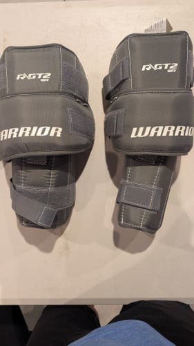Warrior GT2 Sr knee guards