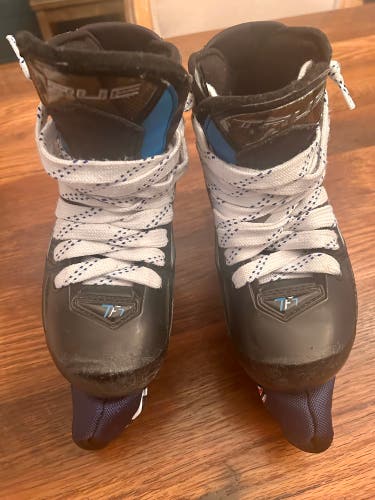 2021 True TF7 Hockey Goalie Skates Regular Width Size 4 (Used)