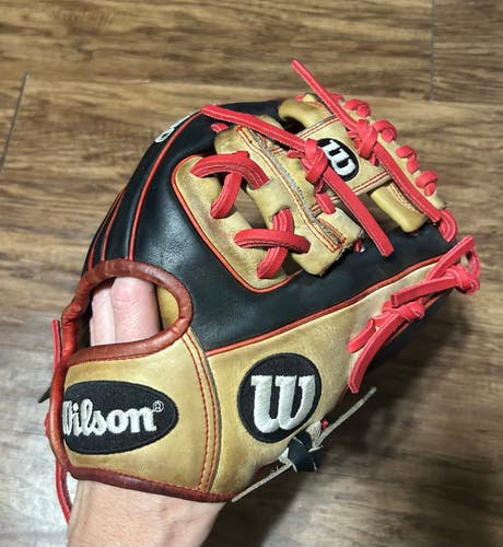 Infield RH Wilson A2000 Baseball Glove 11.25" (Used)
