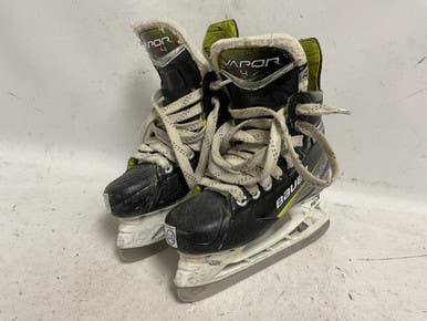 Used Bauer VAPOR X4 Junior Hockey Skate Black And Yellow Junior 02.5 11855-S000201604