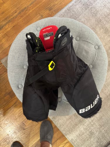 Youth Large Bauer Vapor X Hockey Pants (Used)