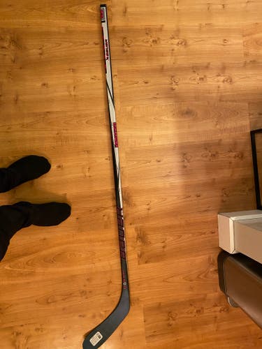 Intermediate Bauer Twitch Right Handed Hockey Stick P28 55 Flex (New)