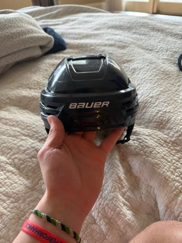 Medium Bauer Re-Akt 90 Helmet (Used)