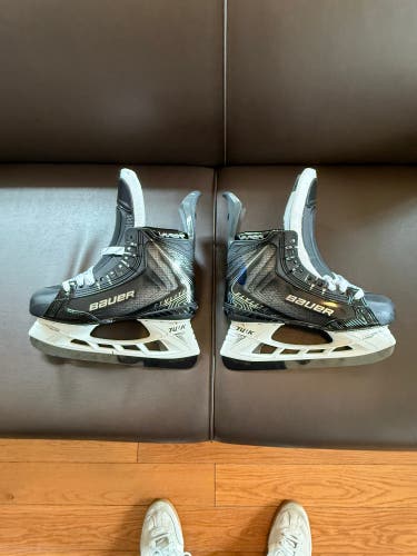 Black 2025 Bauer Vapor Flylite Hockey Skates Regular Width Pro Stock 8 (New)
