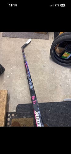 Senior Bauer Vapor Flylite Right Handed Hockey Stick Mid Pattern 77 Flex (New)