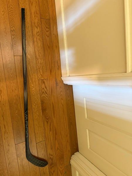 Senior Bauer Vapor Hyperlite 2 Right Handed Hockey Stick P28 70 Flex Pro Stock (New)