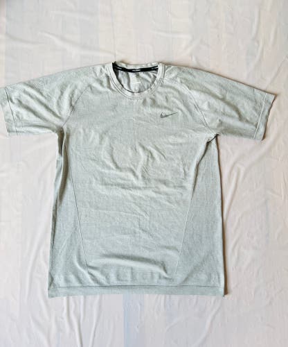 Nike Dri-FIT Knit Short Sleeve Running Shirt Men's Medium Grey 589640-012