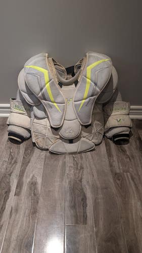 Medium Vaughn Velocity V6 2200 Pro Goalie Chest Protector (Used)