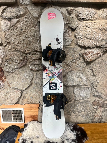 Women's Salomon Lotus Snowboard All Mountain Directional Twin 151 cm (Used)