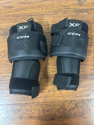 CCM XF INTERMEDIATE KNEE GUARDS
