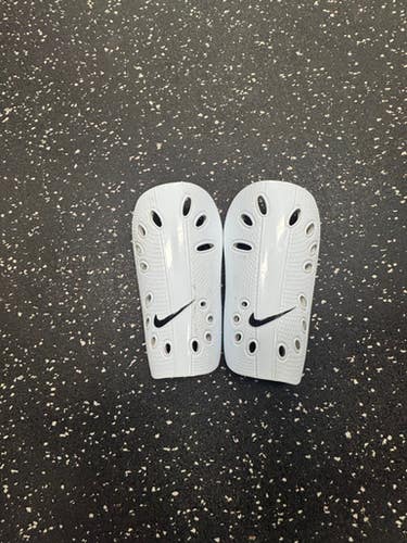 Used Nike Soccer Shin Guards Adult White MD 11849-S000038666
