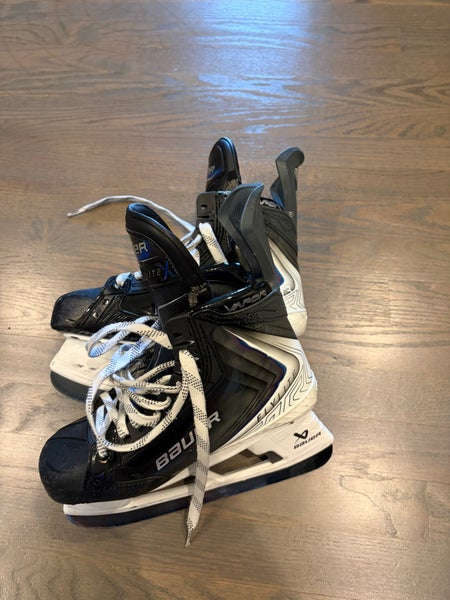 2025 Bauer Vapor Flylite Hockey Skates Size 6.5 (only used a few times)