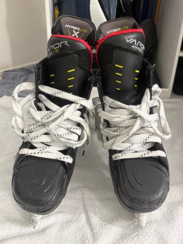 Bauer Hyperlite Hockey Skates Size 7