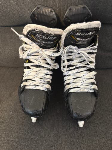 Black/Yellow 2022 Bauer Supreme M5 Pro Hockey Skates Regular Width Size 5.5 (Used)