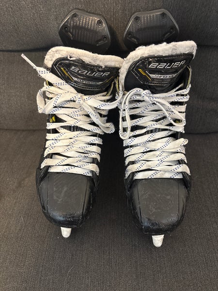 Black/Yellow 2022 Bauer Supreme M5 Pro Hockey Skates Regular Width Size 5.5 (Used)