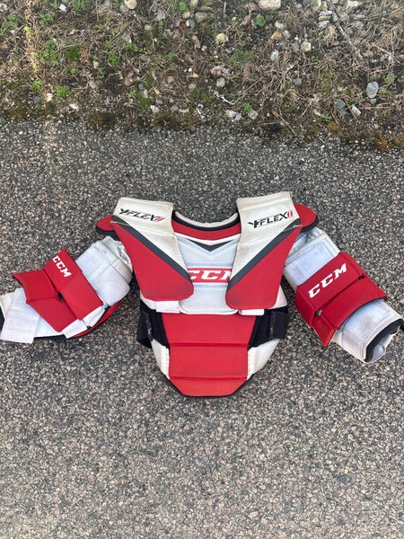 Small / Medium CCM YTFlex 2 Goalie Chest Protector (Used)