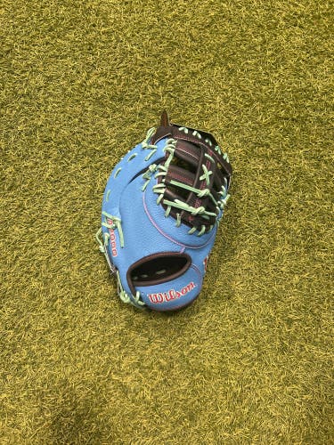 2025 Fall Wilson A2000 1677ss Sky Blue/Navy RH First Base Baseball Glove 12.5" (New)