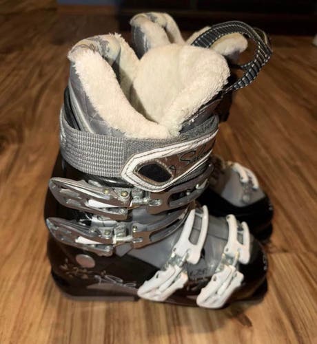 Women's Salomon fit fusion All Mountain Ski Boots 23 woman size