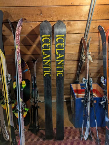 Icelantic Shaman 180cm no bindings
