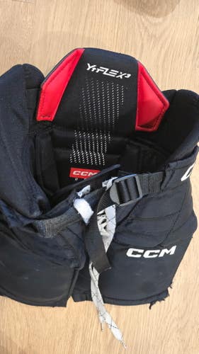 Youth Small/ Medium CCM Y Flex 3 Hockey Goalie Pants (Used)