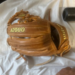 Wilson A2000 RH Infield Baseball Glove 11.5" (Used)