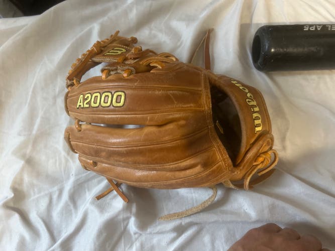 Wilson A2000 RH Infield Baseball Glove 11.5" (Used)