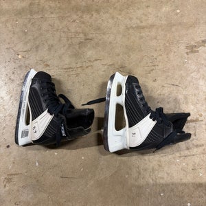 CCM Hockey Skates Regular Width Size 4 (Used)