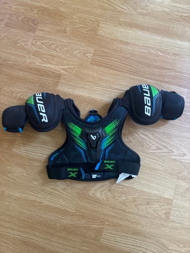 Medium Youth Bauer X Shoulder Pads (Used)