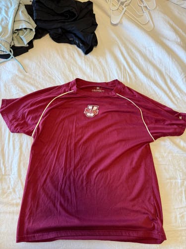 UMASS Amherst XL Adult Unisex Shirt (Used)