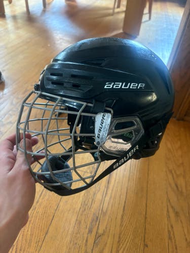 Medium Bauer Re-Akt 85 Helmet (Used)