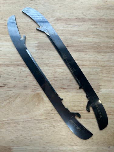Bauer FLY-TI 272mm Toronto Maple Leafs Pro Stock Skate Blades / Runners (Used)