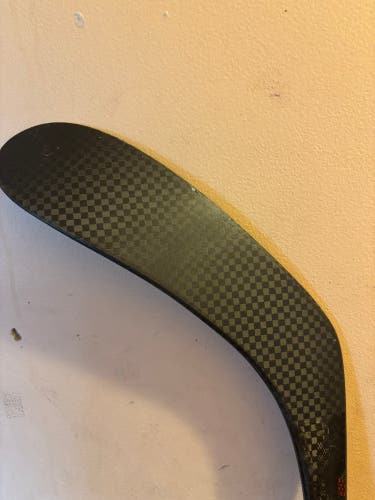 Intermediate Bauer Vapor X5 Pro Right Handed Hockey Stick P28 65 Flex (Used)