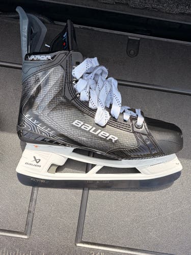 Black 2025 Bauer Vapor Flylite Hockey Skates Fit 1 Left 11 Right 11.5 (Used)