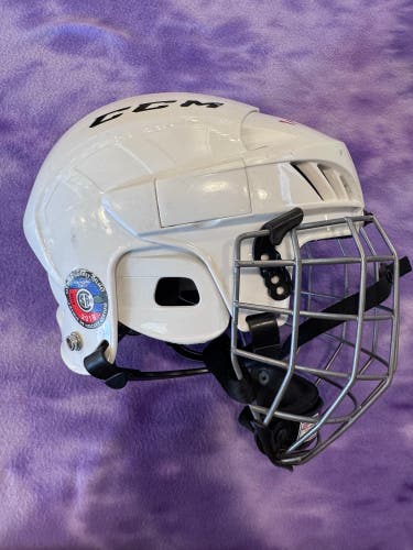 White Medium CCM FitLite 40 Helmet (Used)