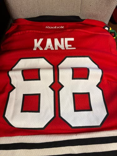 Red Small Kids Unisex Reebok Jersey (Used)