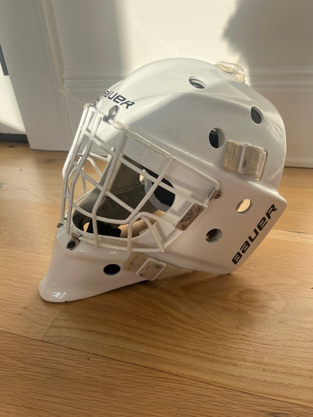 Senior Medium Bauer 960 Goalie Mask, White Straight Bar Cage (Used) + Stock Grey Straight Bar Cage