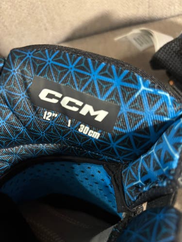 CCM JetSpeed FT8 Gloves 12" (New)